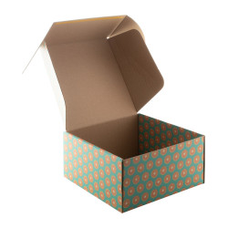 Egyedileg emblémázható postai ajándékdoboz  L