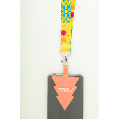 Egyedi gyártású, RPET karácsonyi mobiltartós csuklópánt biztonsági csattal