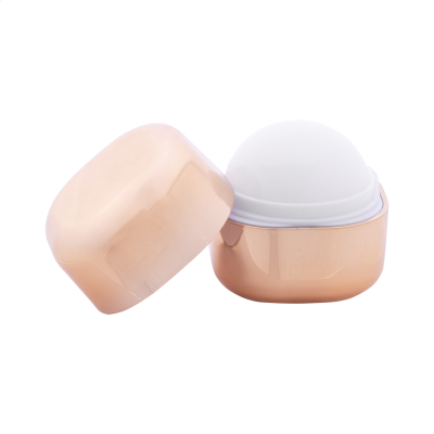 Vanília ajakbalzsam kocka alakú, metálfényű ABS tokban, SPF15 védelemmel. emblémázással