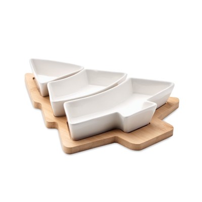 Karácsonyfa alakú bambusz tálalótál porcelán kínálótálakkal, egyedi emblémázási lehetőséggel.