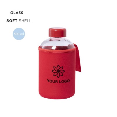 600 ml-es üveg kulacs színes védőtokkal és csavaros kupakkal, praktikus hordozópánttal.